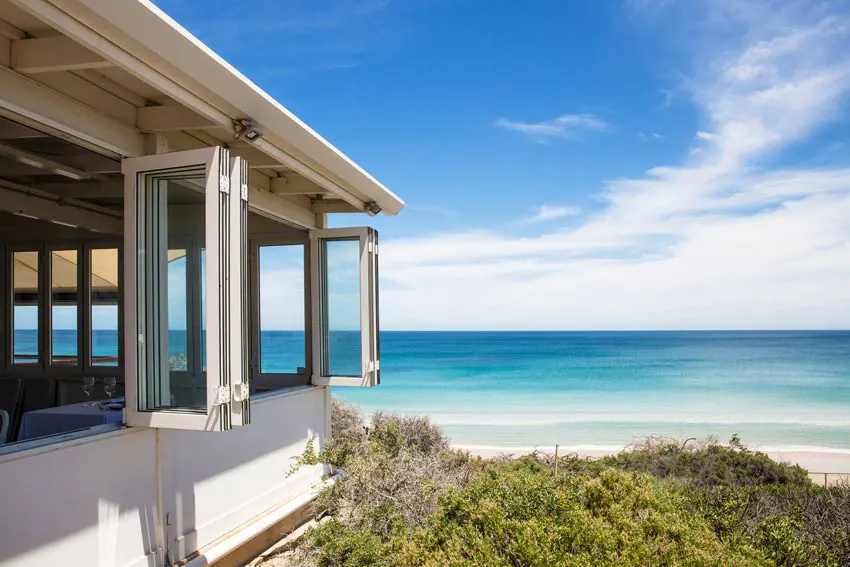 Exterior of Star of Greece restaurant overlooking Willunga Beach